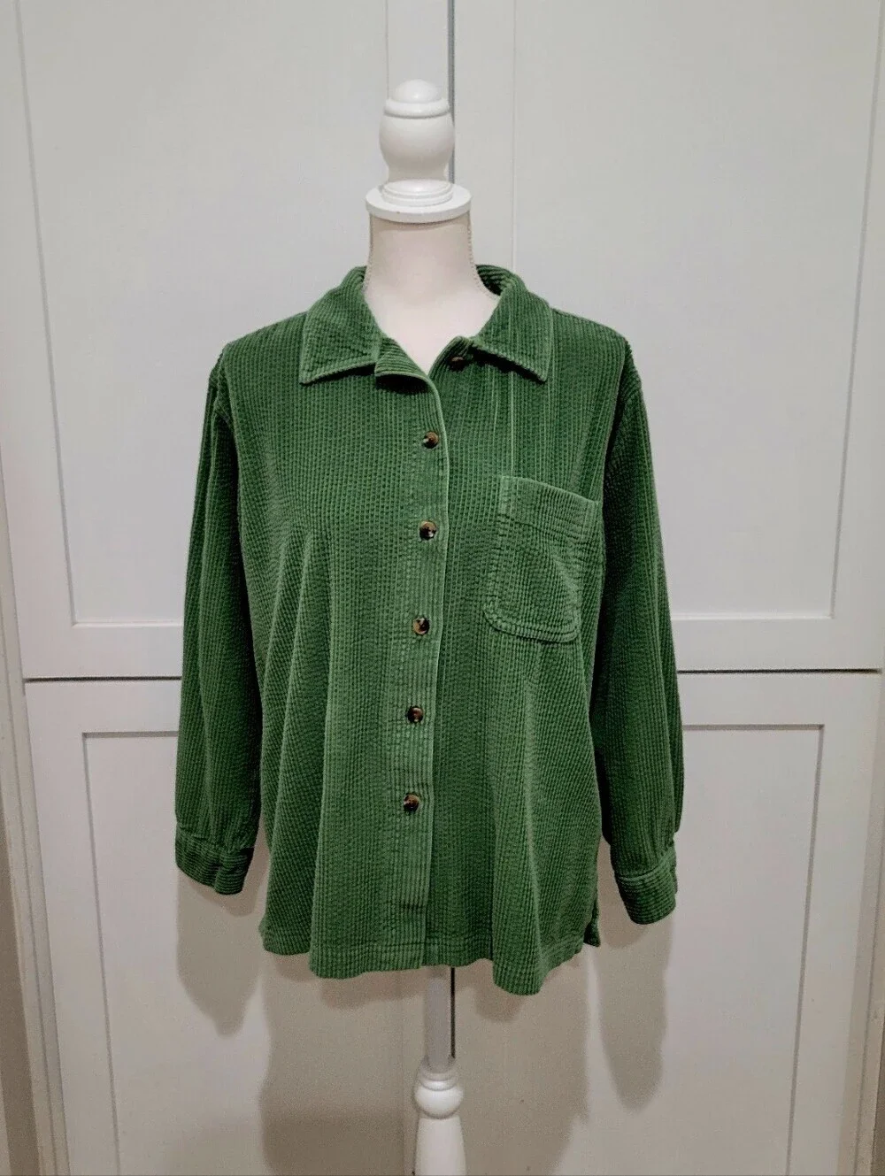 L.L. Bean 100% Cotton Green Corduroy Button-Up Shirt | Size Large/Petite - Picture 1 of 5